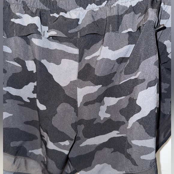 Athleta Women's Camo Print Mesh Racer Run Shorts Size XXS - Picture 3 of 7